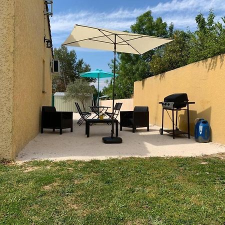 Loue Studio Dans Une Villa Avec Piscine Terrasse Saint-Theodorit Exteriör bild