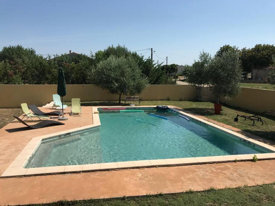 Loue Studio Dans Une Villa Avec Piscine Terrasse Saint-Theodorit Exteriör bild